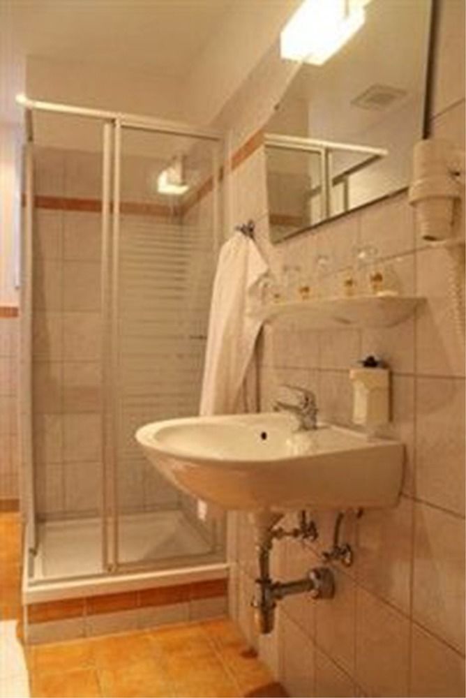 Hotel Gisela คุฟชไตน์ ภายนอก รูปภาพ
